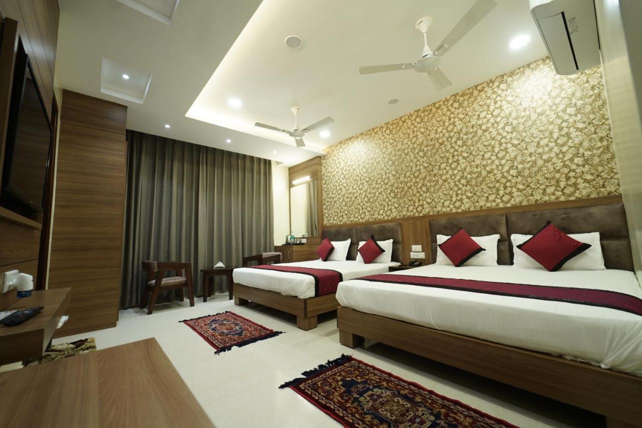 Hotel S.S Royal Amritsar Esterno foto